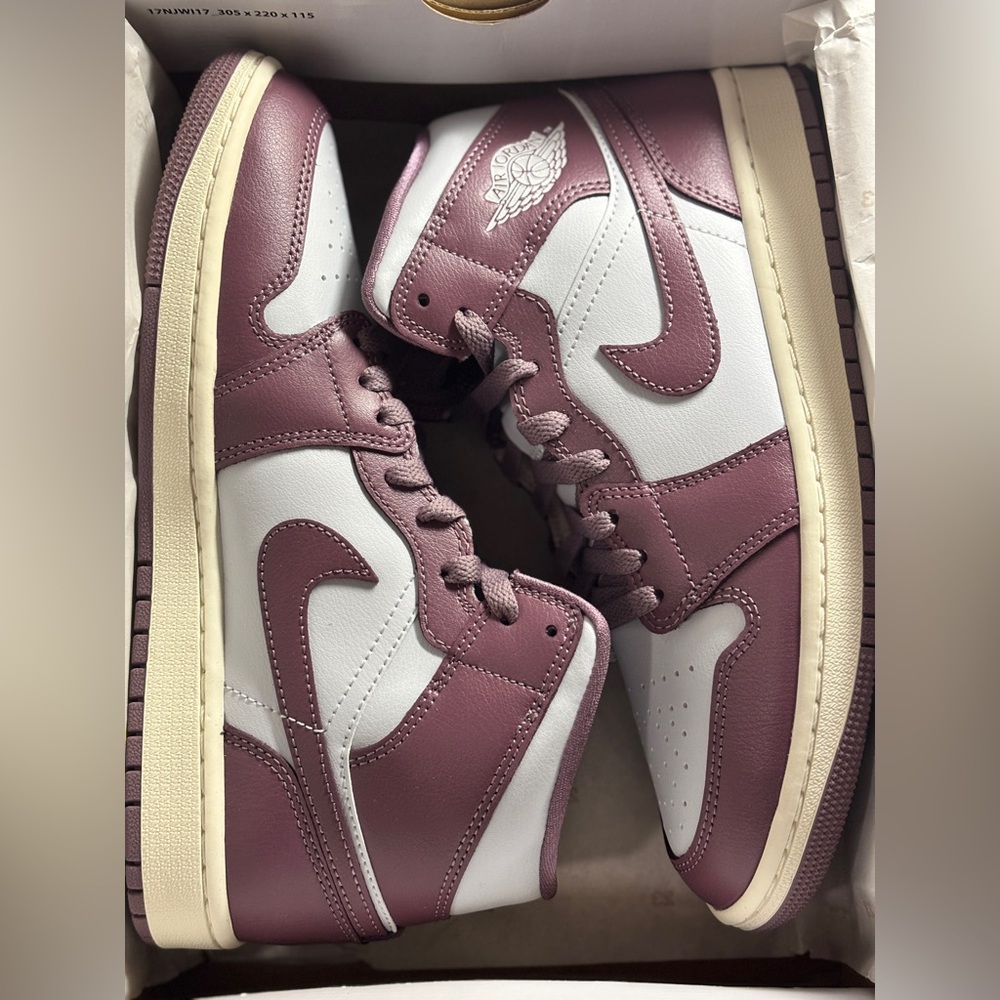 Nike Womens Air Jordan 1 MID